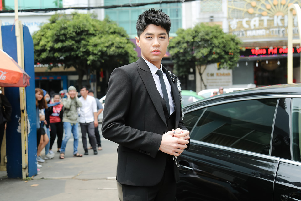 Thu Phương khoe kiểu tóc nổi loạn trong buổi ghi hình The Voice